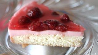 Клубничный торт-желе