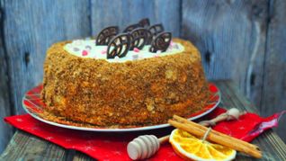 Медовик со сливочно-сметанным кремом и лимонной пропиткой