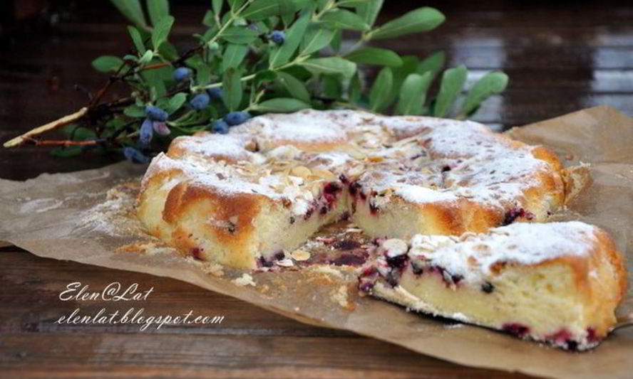 Рецепт нежный бисквит с жимолостью