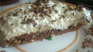 Шоколадно-банановый торт со сливками