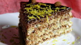 Шоколадно-лимонный вафельный торт с миндалем