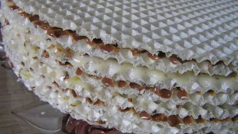 шоколадно-лимонный вафельный торт с миндалем