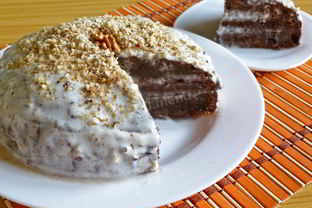 Шоколадный торт с грецкими орехами