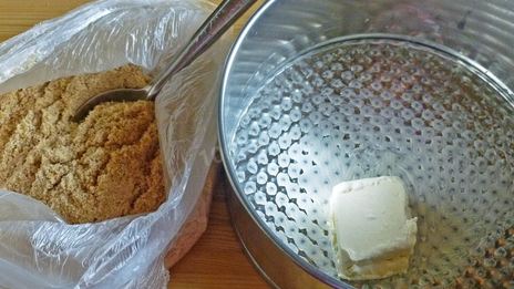 шоколадный торт с грецкими орехами