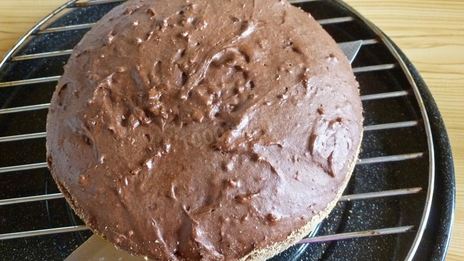 шоколадный торт с грецкими орехами