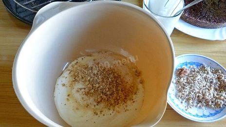 шоколадный торт с грецкими орехами