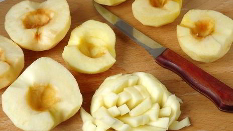 слоеный торт с яблоками и ванильным кремом