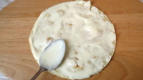 слоеный торт с яблоками и ванильным кремом