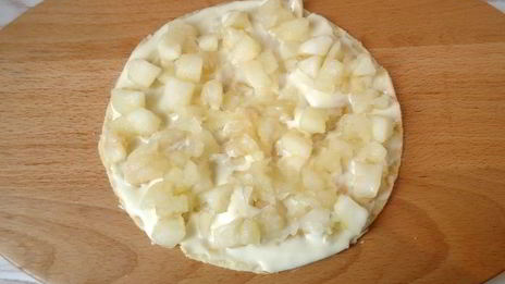 слоеный торт с яблоками и ванильным кремом