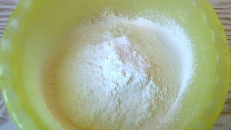 слоеный торт с яблоками и ванильным кремом