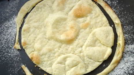 слоеный торт с яблоками и ванильным кремом