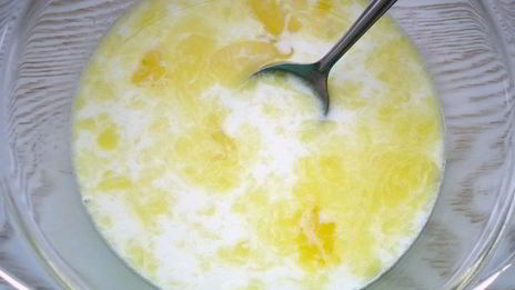 слоеный торт с яблоками и ванильным кремом