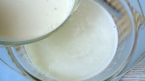 слоеный торт с яблоками и ванильным кремом