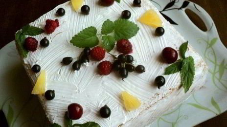 торт фруктовый