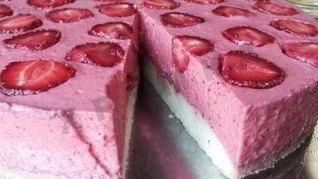 Торт Клубнично-творожно-йогуртовый