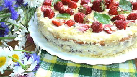 торт клубника на дереве