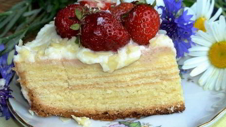 торт клубника на дереве