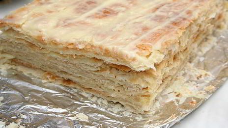 торт наполеон из слоеного теста