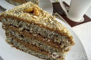 Торт с маком и черносливом