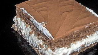 Торт со сметанно-ванильным кремом и сливочной глазурью