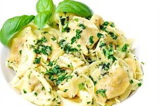 Тортеллини с творогом и вялеными помидорами