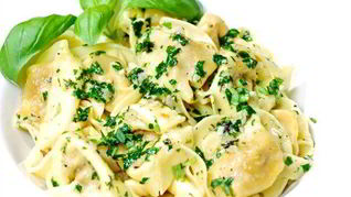 Тортеллини с творогом и вялеными помидорами
