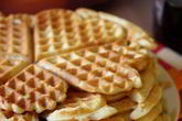 Дрожжевые вафли на завтрак