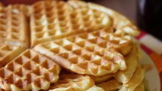 Дрожжевые вафли на завтрак