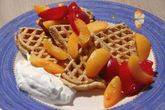 Гречишные вафли с фруктами и йогуртом