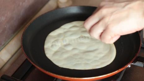 хрустящие сахарные вафли на сковороде