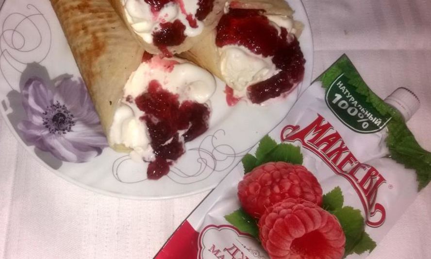 Рецепт вафельные трубочки с мороженым и малиновым джемом