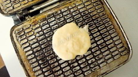 вафельные трубочки с вареной сгущенкой и орехами