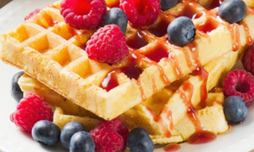 Рецепт вафли с черникой и малиной