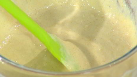 вафли с помидорами, яйцом и грудинкой