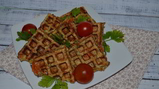 Вафли с сыром и помидором