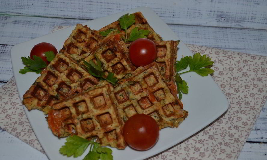 Рецепт вафли с сыром и помидором