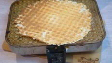 вафли в вафельнице