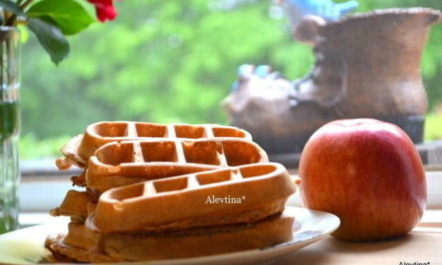 Рецепт яблочные вафли с корицей