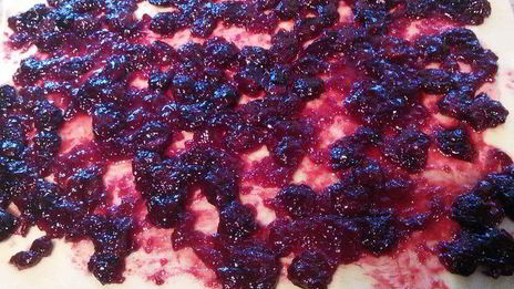 вишневый рулет