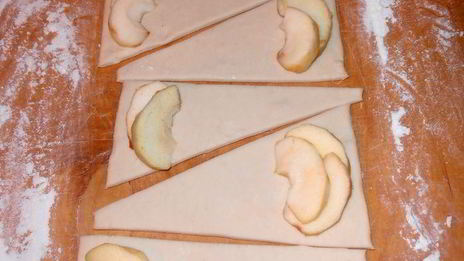 яблочные слойки в лимонадной карамели