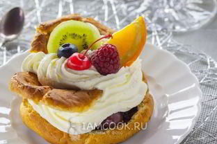 Большие эклеры с фруктами