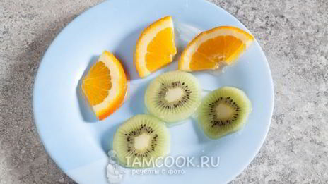 большие эклеры с фруктами