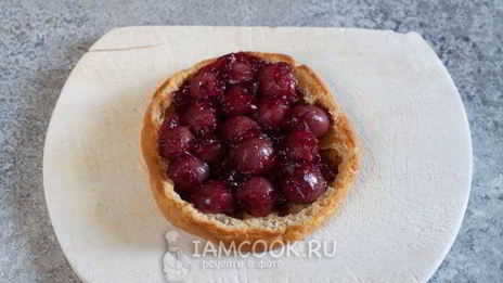 большие эклеры с фруктами