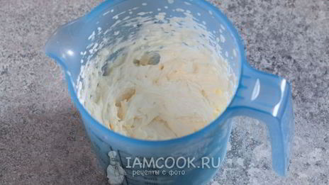 большие эклеры с фруктами