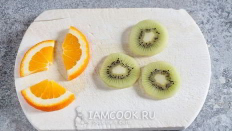 большие эклеры с фруктами