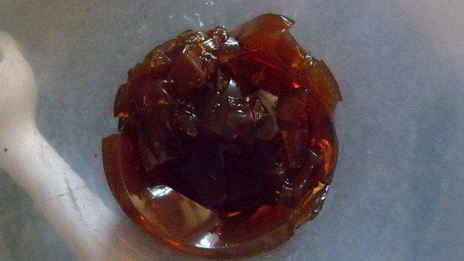 мини-торт из мокко-профитролей со сливочным кремом, кофейным муссом и белым шоколадом