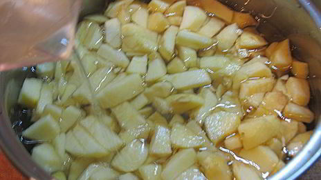 профитроли из льняной муки с яблочно-карамельным муссом