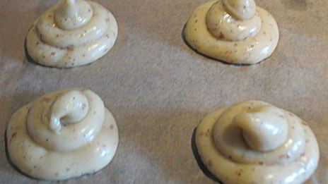 профитроли из льняной муки с яблочно-карамельным муссом