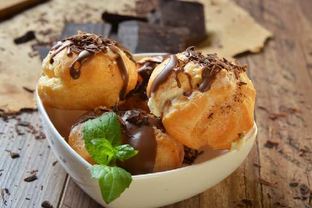 Профитроли с грушевым кремом