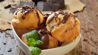 Профитроли с грушевым кремом